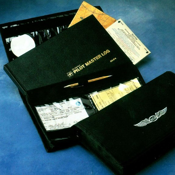 ابزارآلات کابین خلبان  Log book case